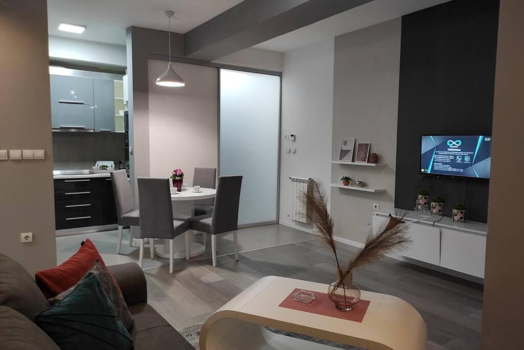 Centar One Apartmant สโกเปีย ภายนอก รูปภาพ